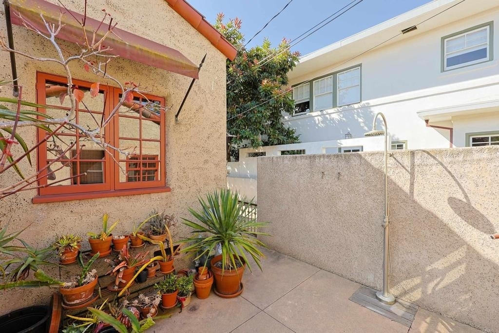 1027 Adella - Photo 48