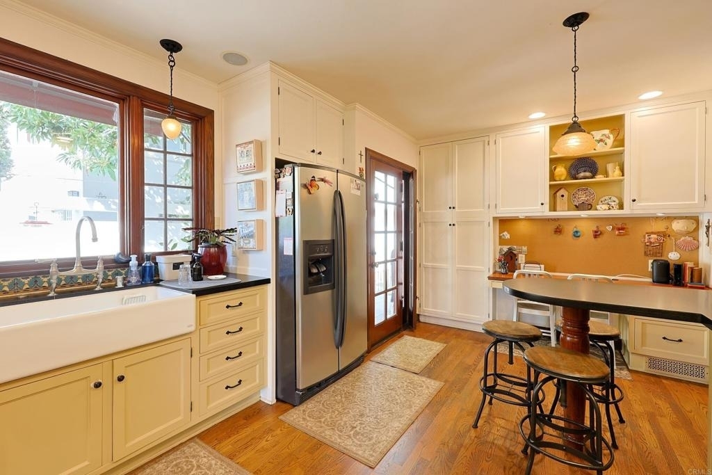 1027 Adella - Photo 9
