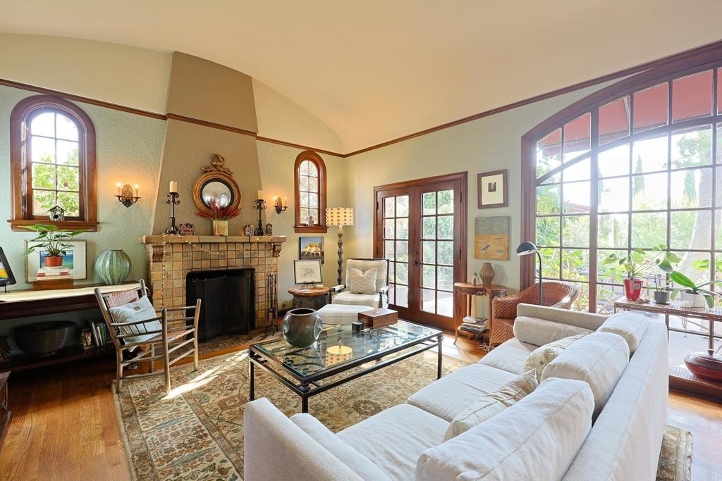 1027 Adella - Photo 1