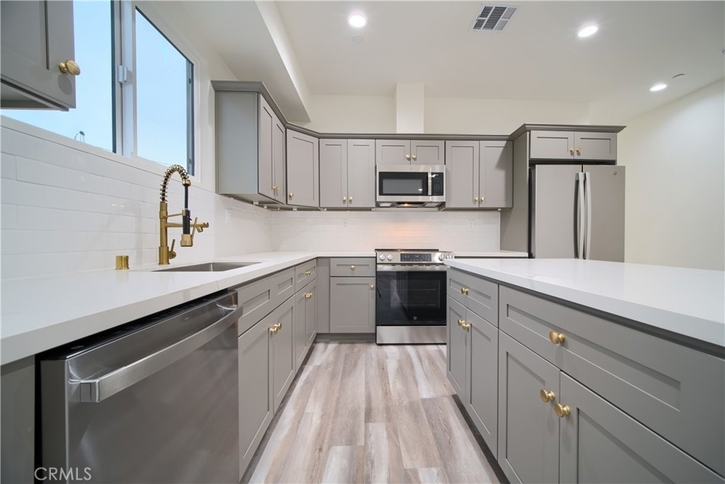 2011 S 8th Avenue - Photo 2