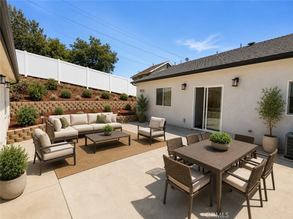 617 Acacia - Photo 1
