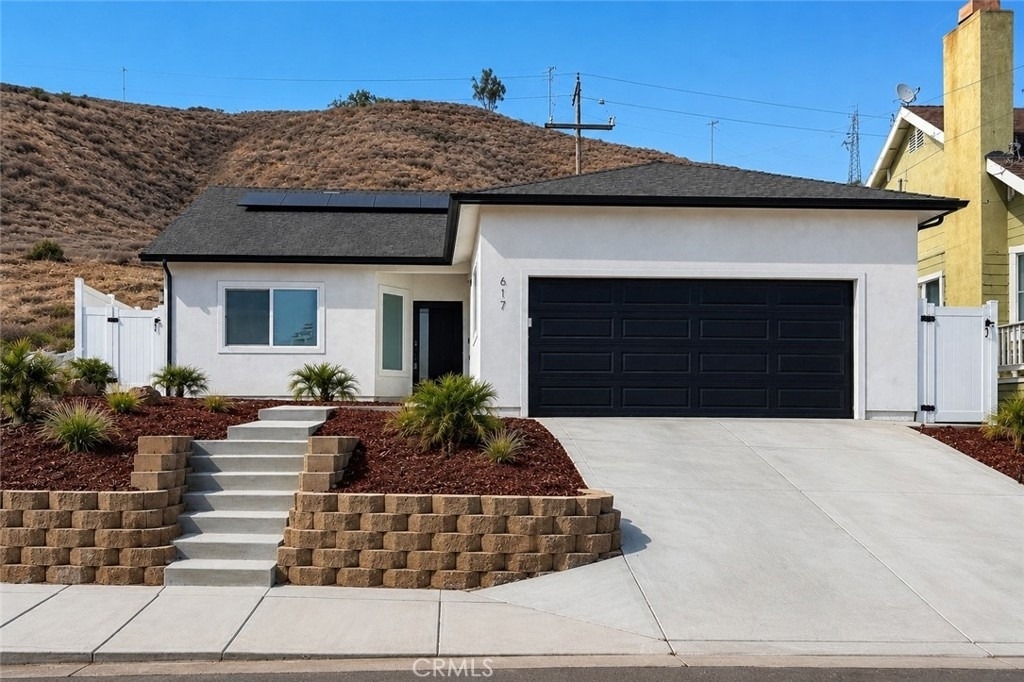 617 Acacia - Photo 0