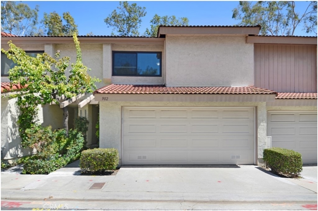 902 Creekside - Photo 0