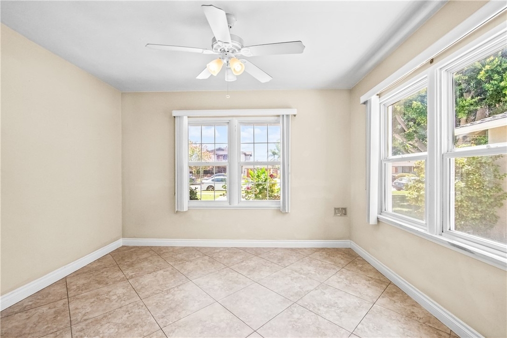 542 N Waverly Street - Photo 16