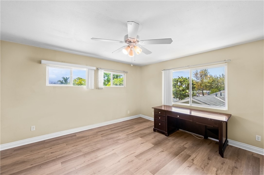 542 N Waverly Street - Photo 57