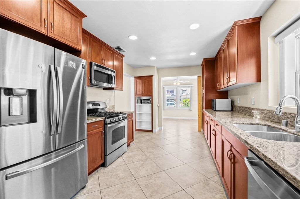 542 N Waverly Street - Photo 14