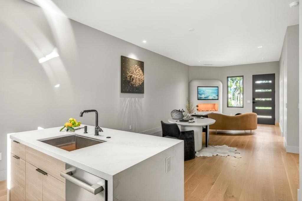 585 Riverside Drive - Photo 4