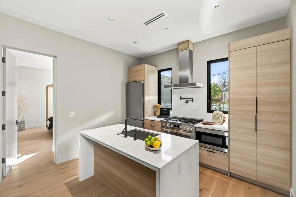 585 Riverside Drive - Photo 3
