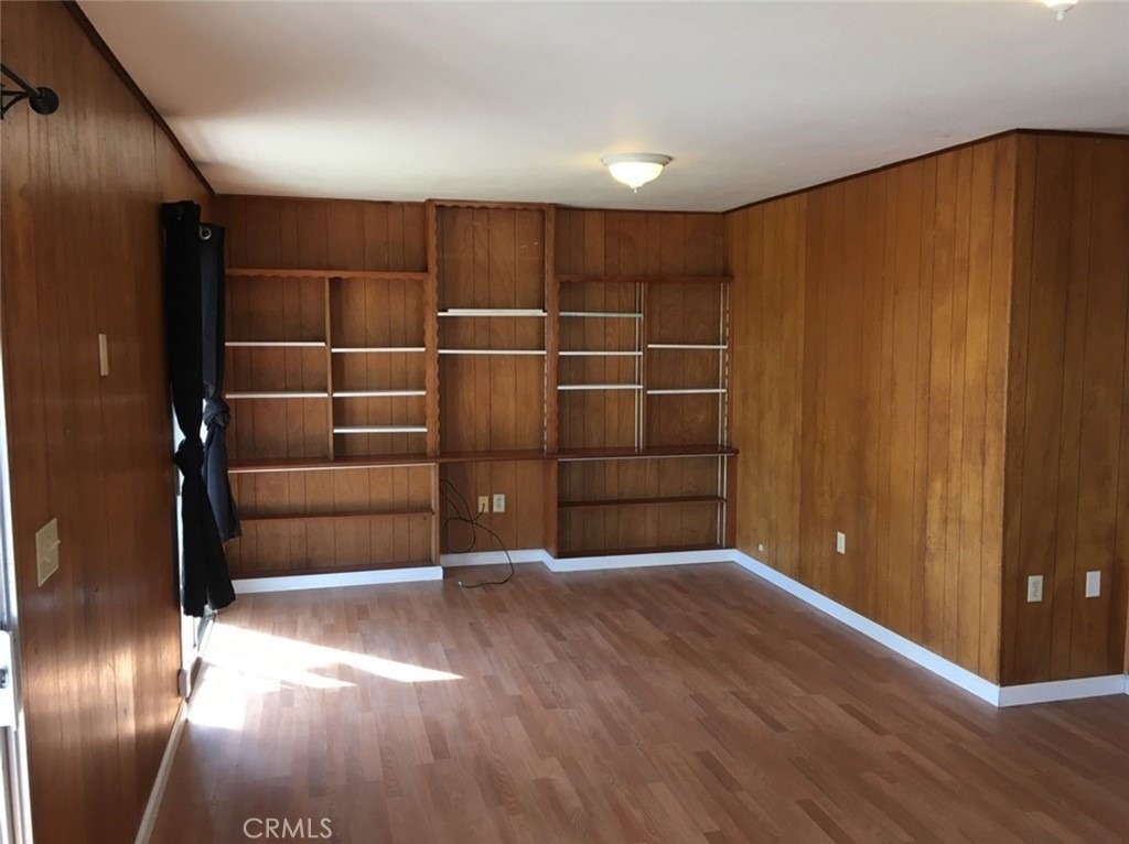 2435 Lakeshore - Photo 3