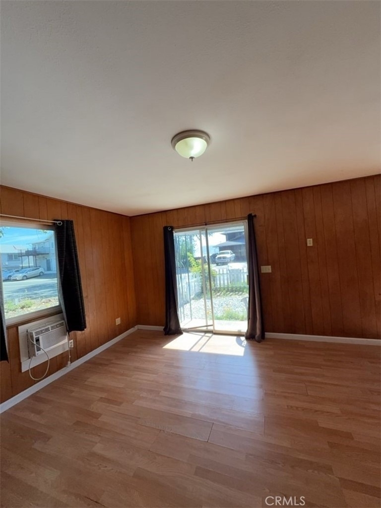 2435 Lakeshore - Photo 2