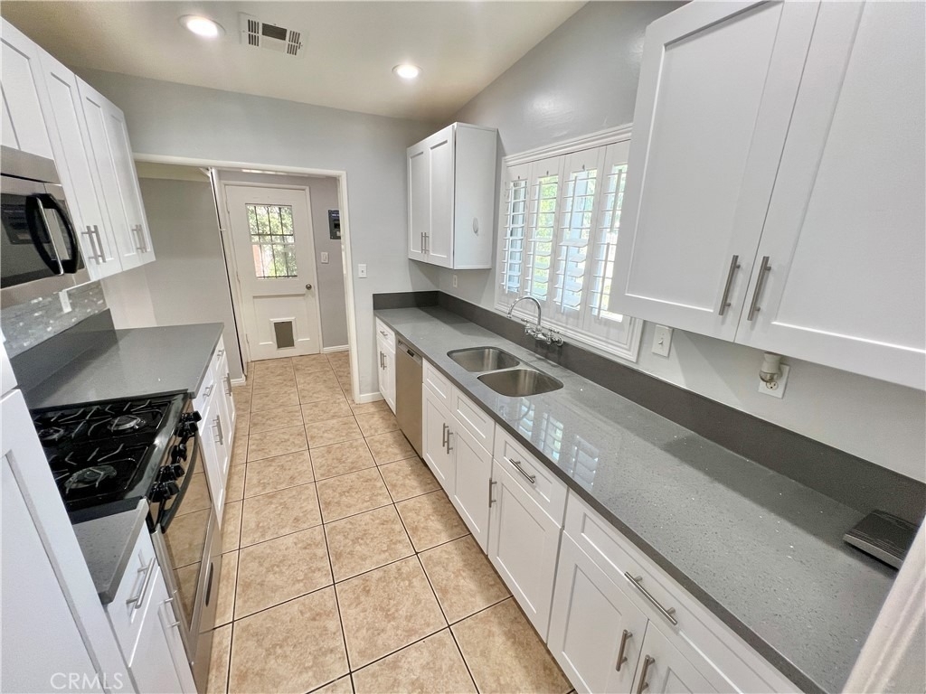 3085 Kathleen Street - Photo 4