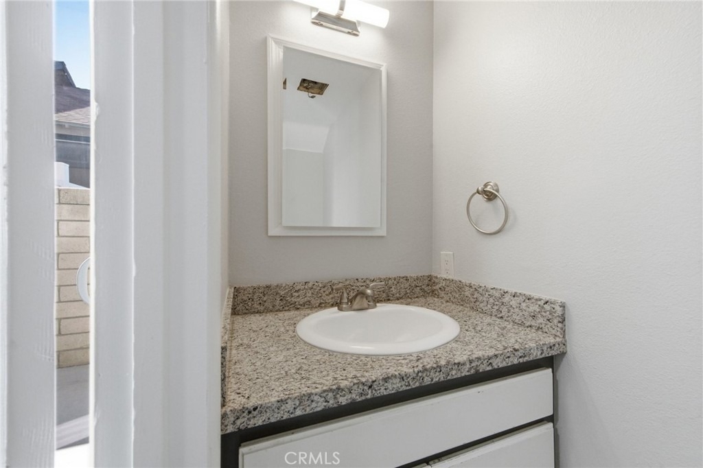 220 W 3rd - Photo 23