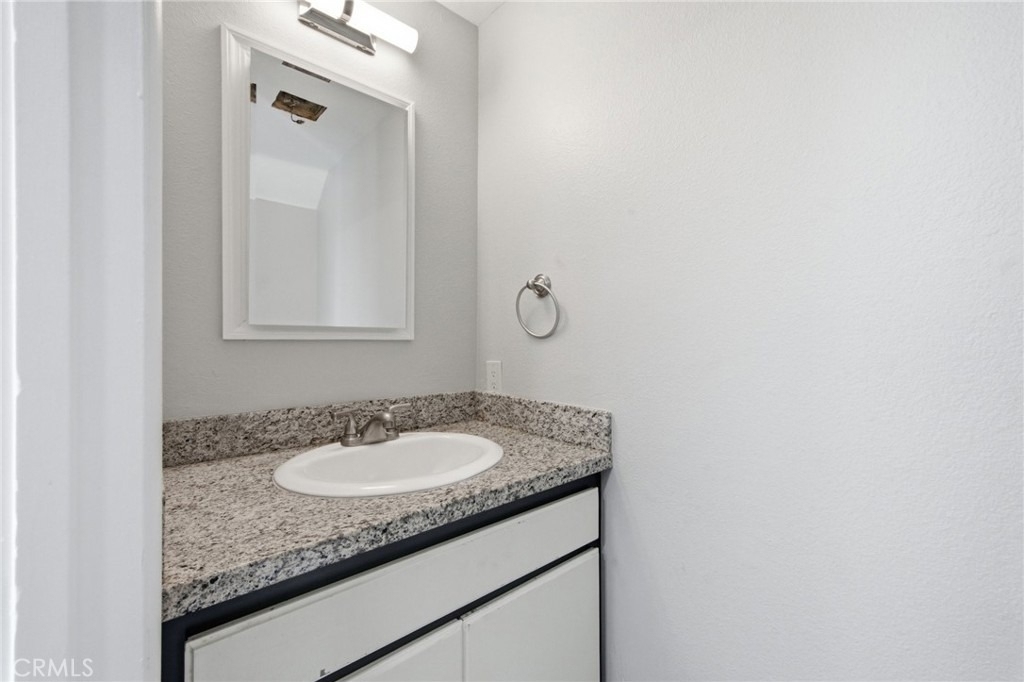 220 W 3rd - Photo 22
