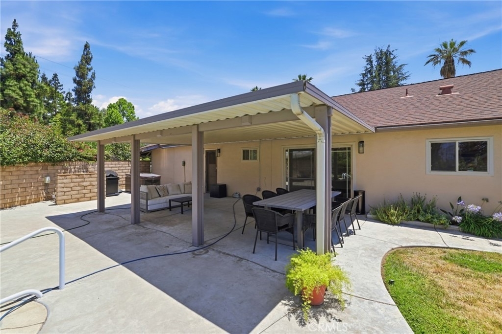 151 E Hilton Ave - Photo 32