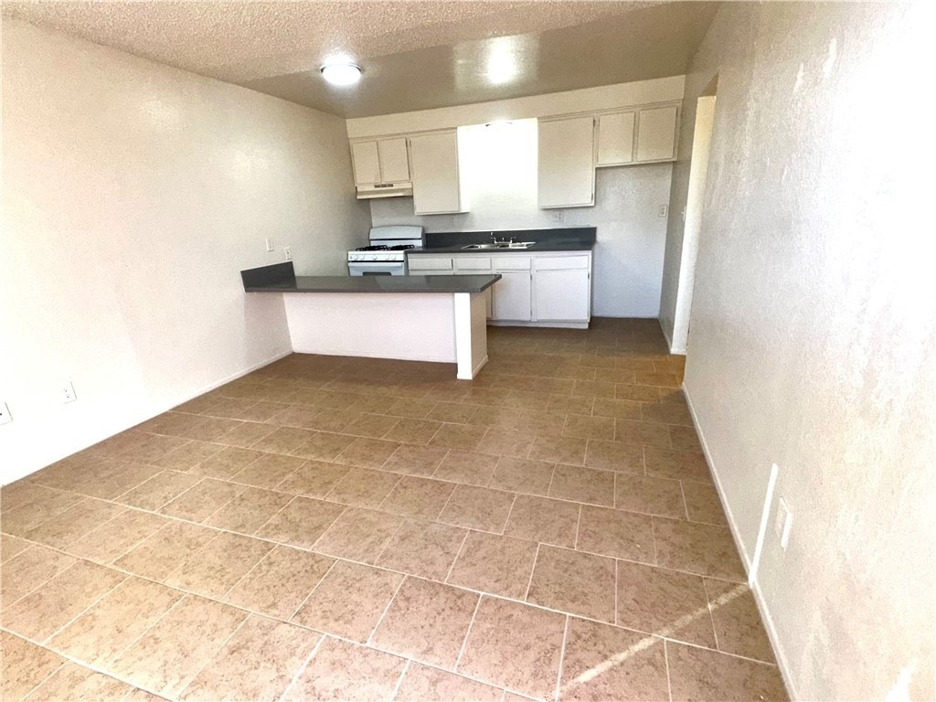11661 11665 White Avenue - Photo 2