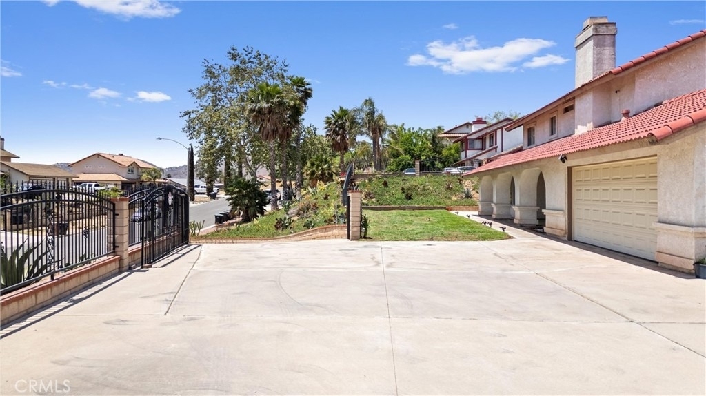 10703 Valley Drive - Photo 2