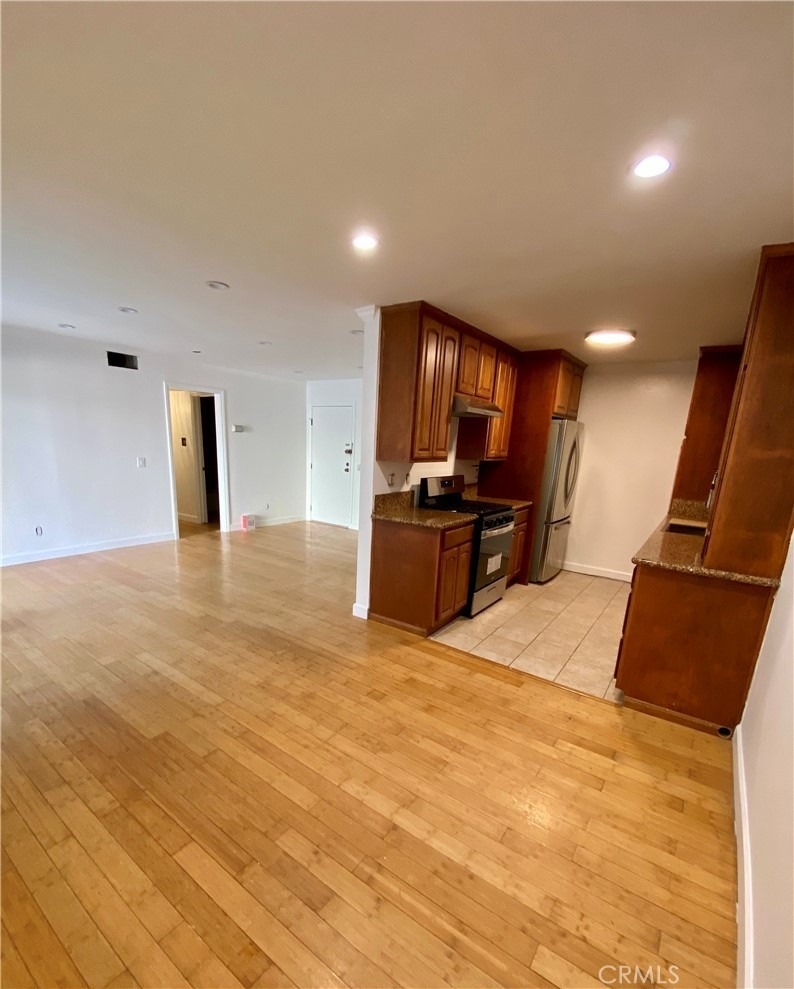 310 N Jackson Street - Photo 6