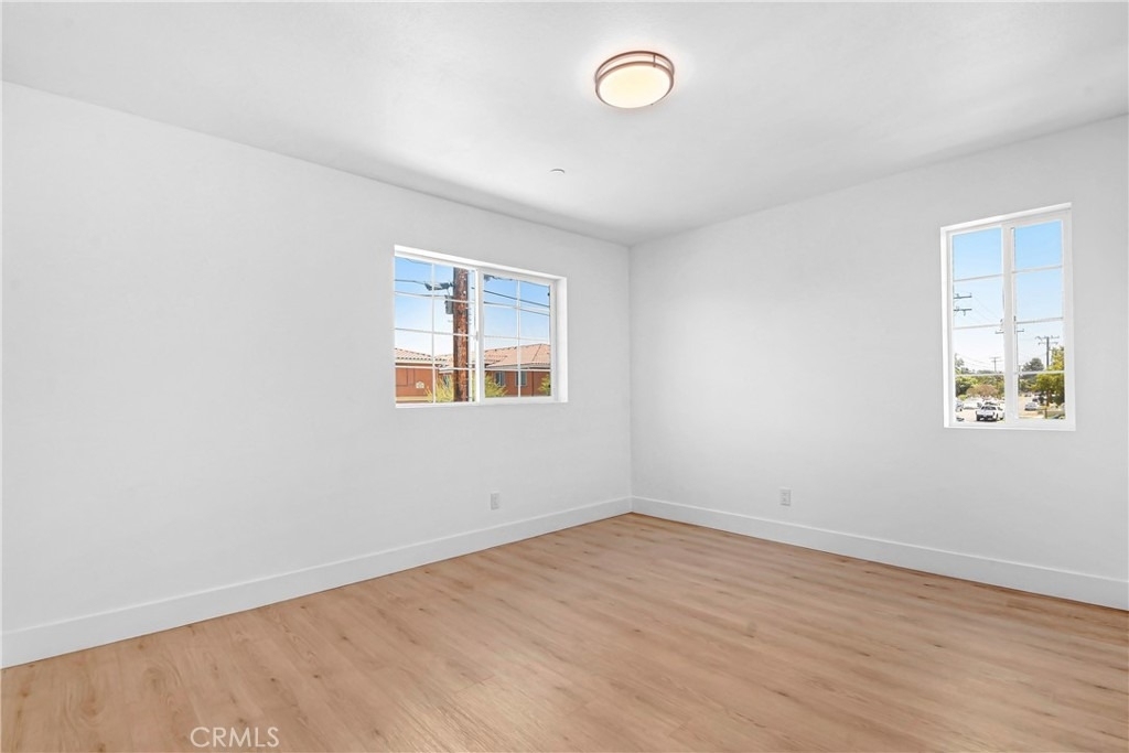 16385 Valencia Avenue - Photo 8