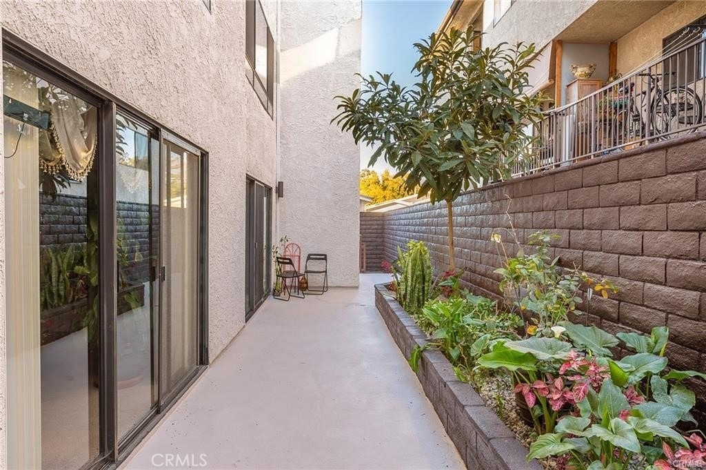 835 E Lomita - Photo 3