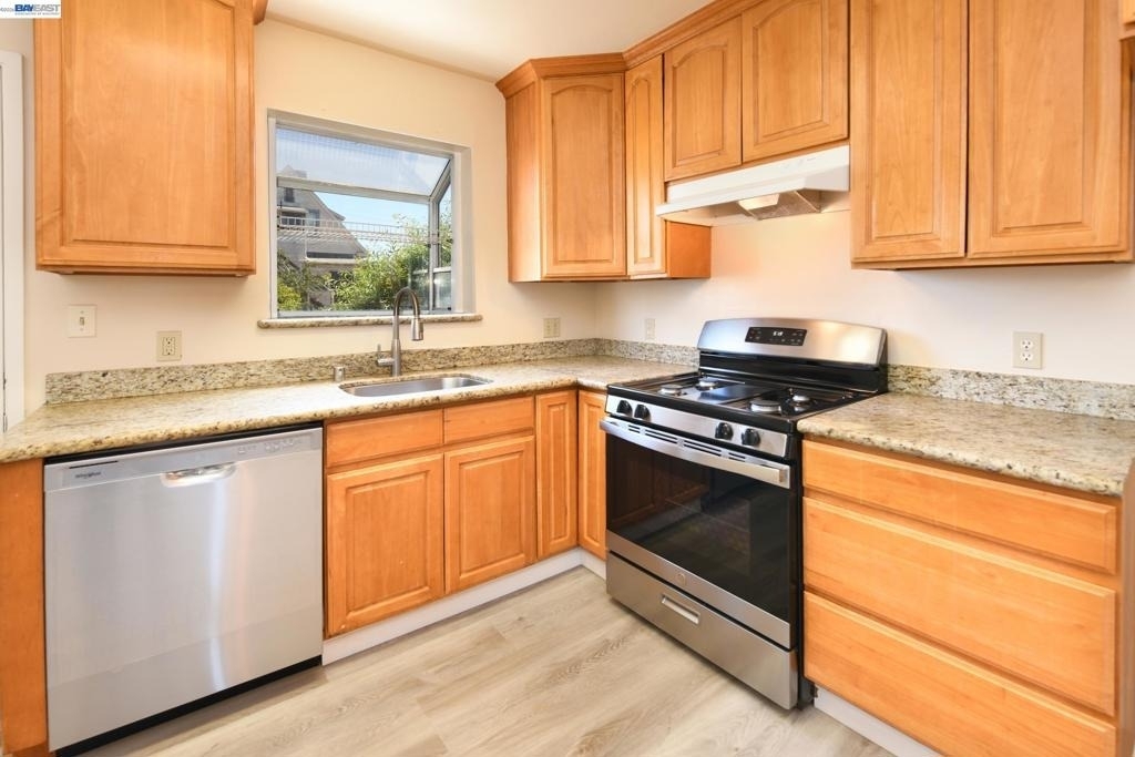 2716 Adeline St - Photo 4