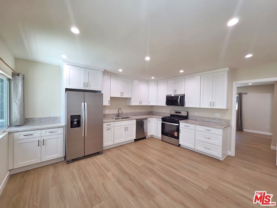 1449 Butler Ave - Photo 1