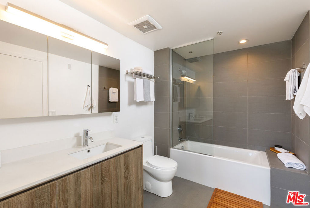 5800 Harold Way - Photo 6