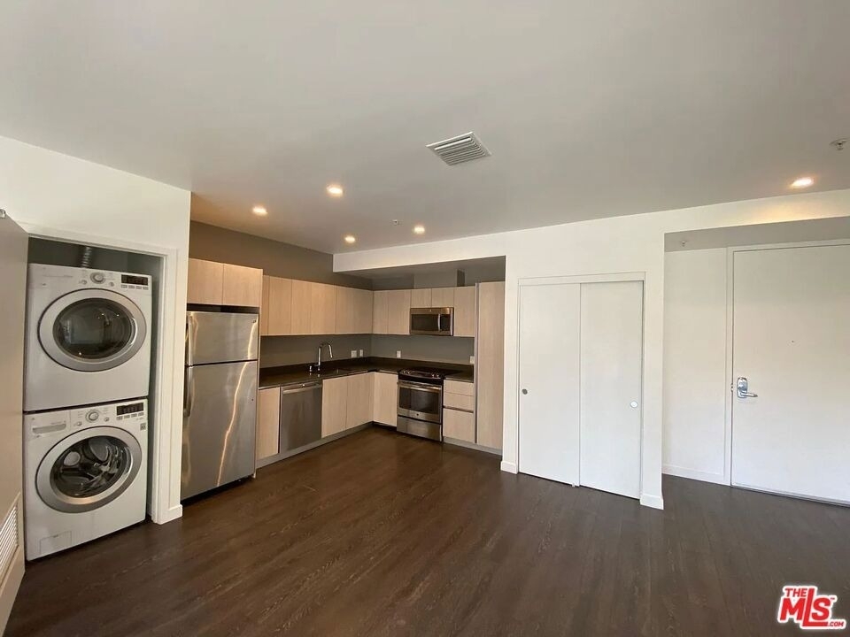 5800 Harold Way - Photo 5
