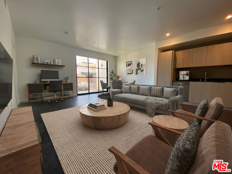 5800 Harold Way - Photo 4