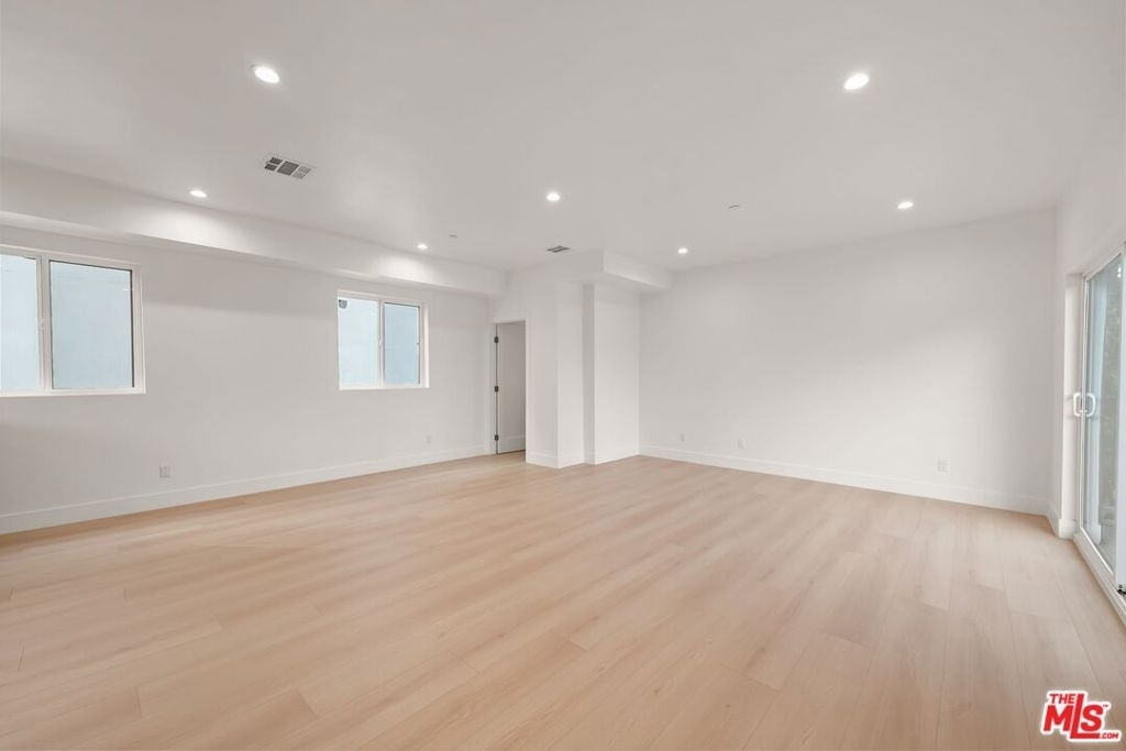 913 N Hobart Boulevard - Photo 4