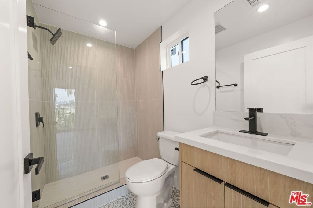 913 N Hobart Boulevard - Photo 11