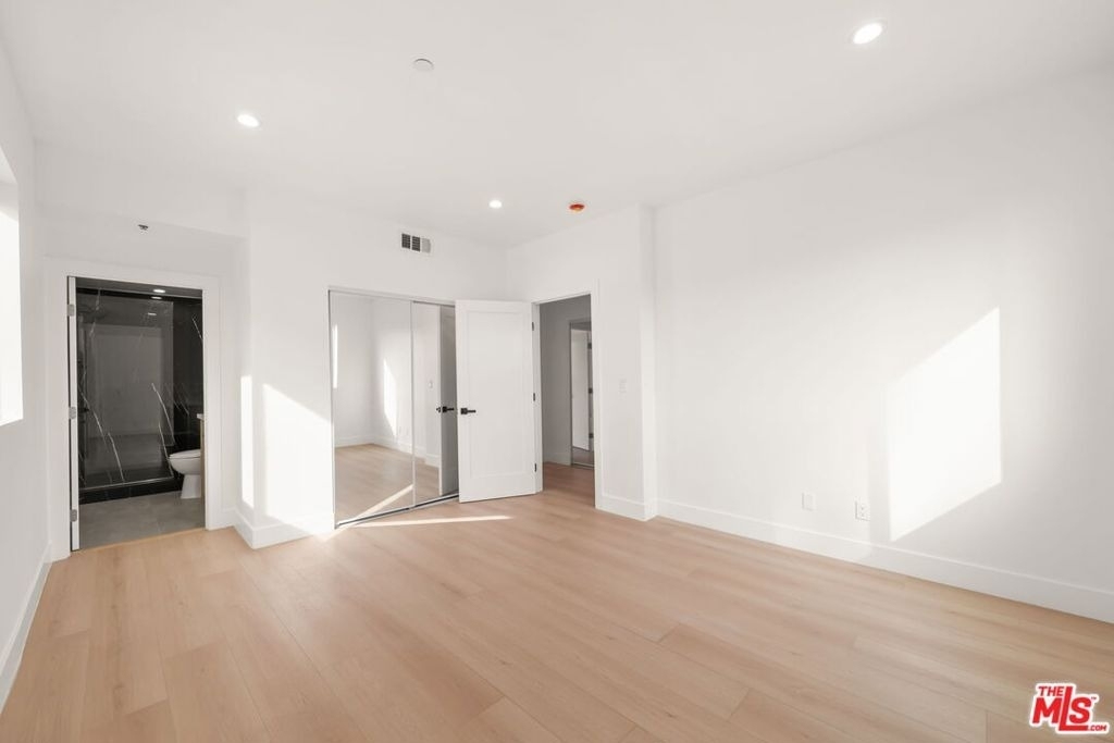 913 N Hobart Boulevard - Photo 6