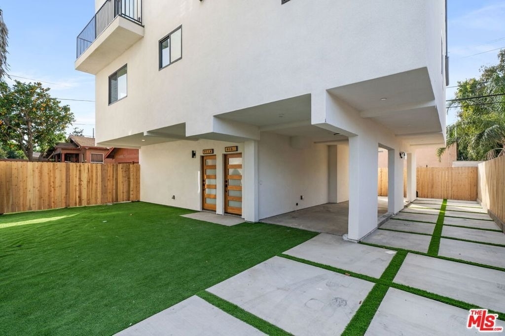 913 N Hobart Boulevard - Photo 21