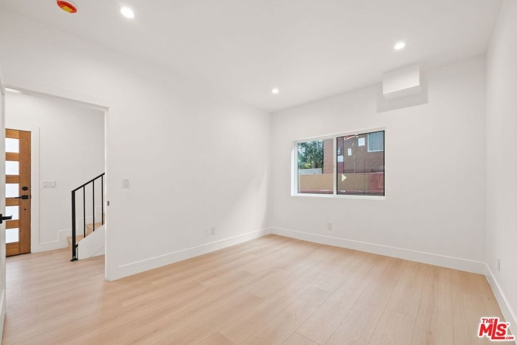 913 N Hobart Boulevard - Photo 14