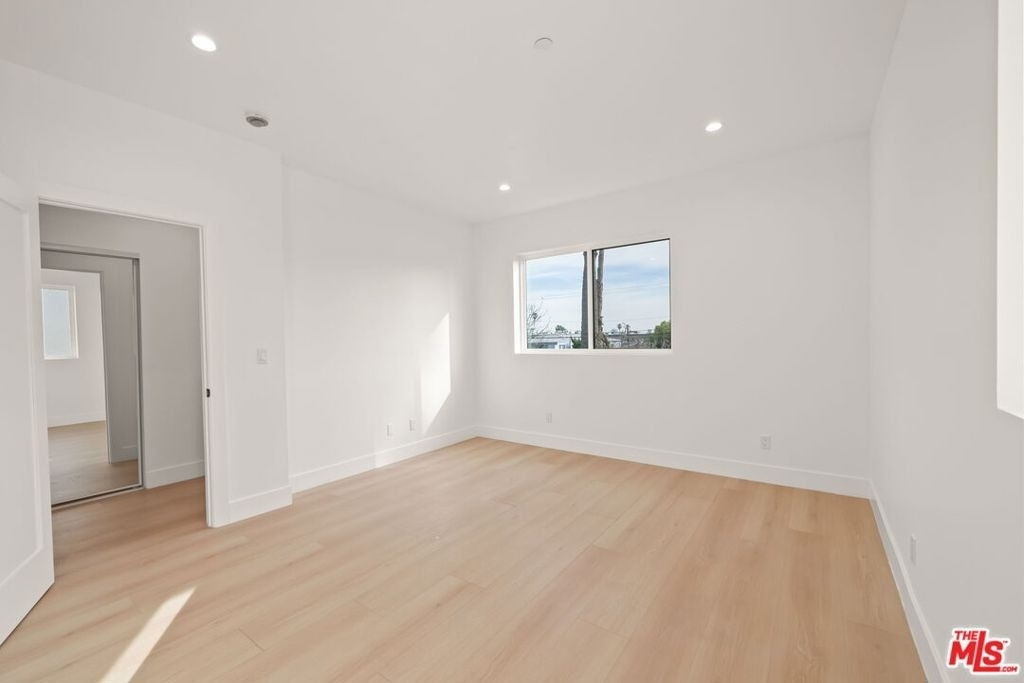 913 N Hobart Boulevard - Photo 8