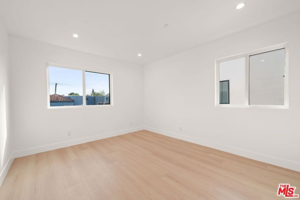 913 N Hobart Boulevard - Photo 5