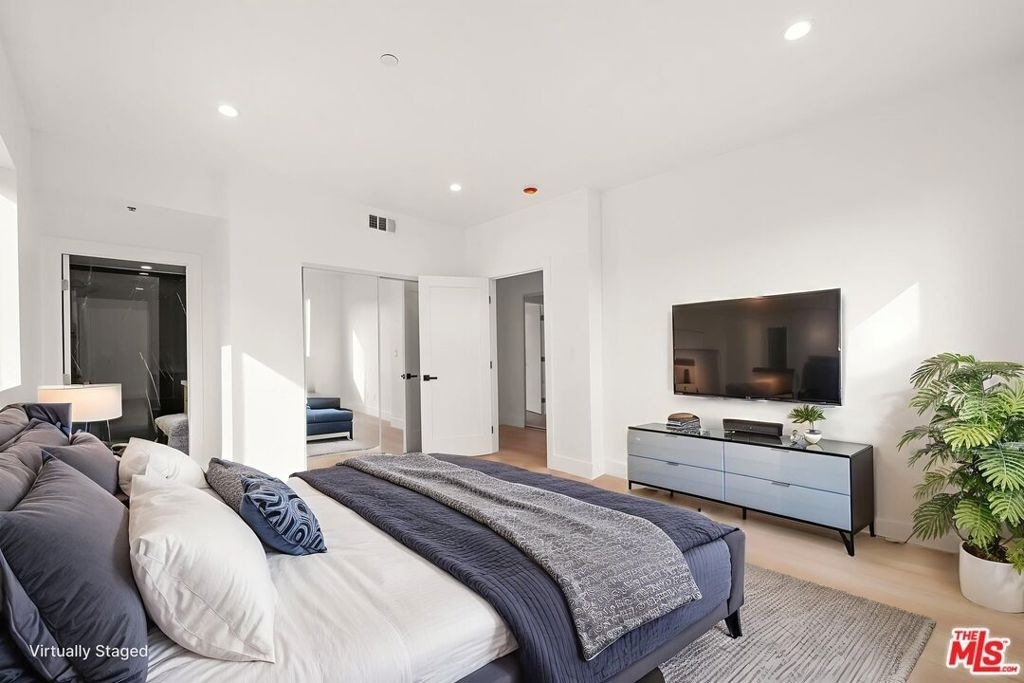 913 N Hobart Boulevard - Photo 7