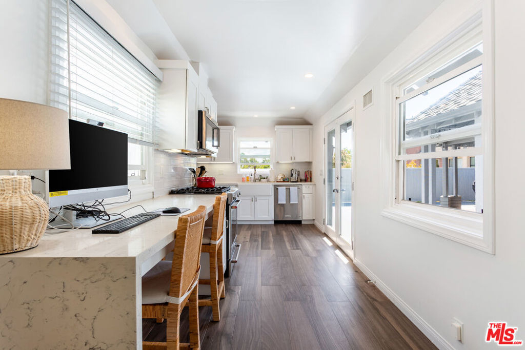 444 S Roxbury Drive - Photo 8