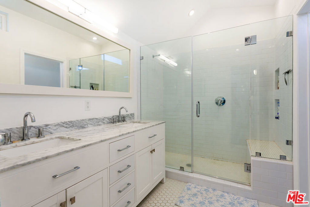 444 S Roxbury Drive - Photo 18