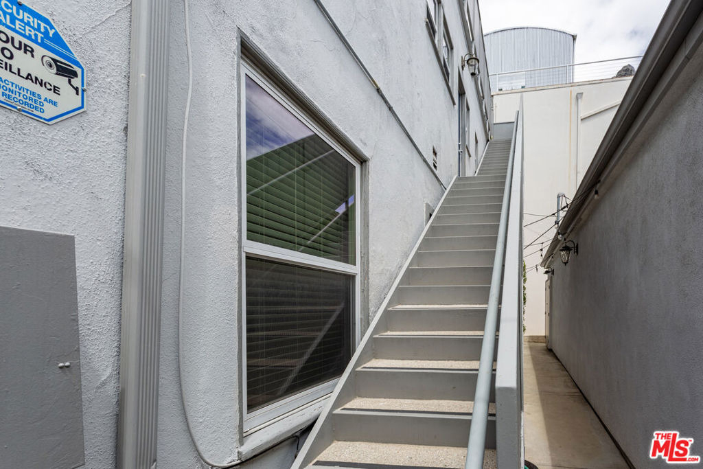 444 S Roxbury Drive - Photo 28