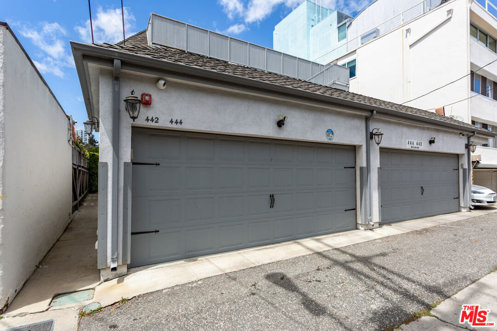 444 S Roxbury Drive - Photo 27