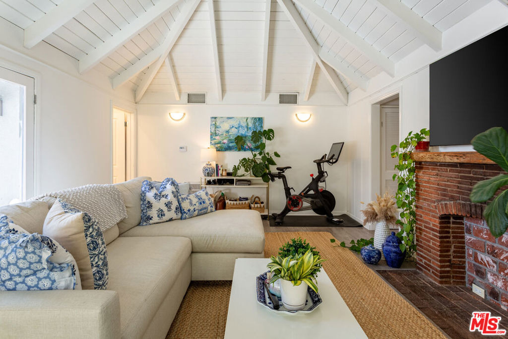 444 S Roxbury Drive - Photo 2