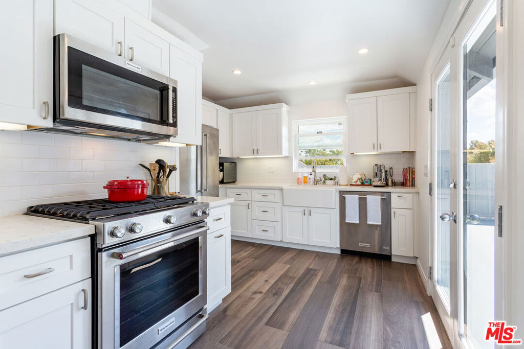 444 S Roxbury Drive - Photo 9