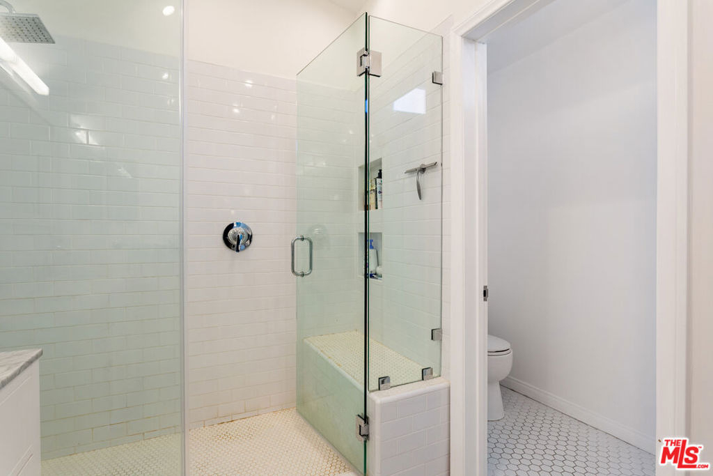 444 S Roxbury Drive - Photo 20