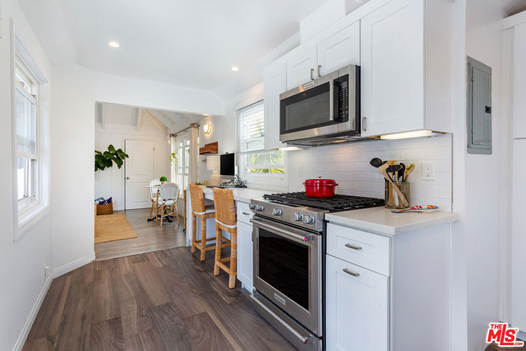 444 S Roxbury Drive - Photo 11