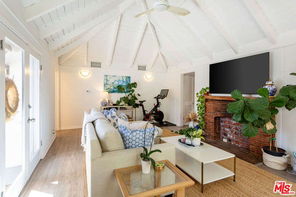 444 S Roxbury Drive - Photo 3