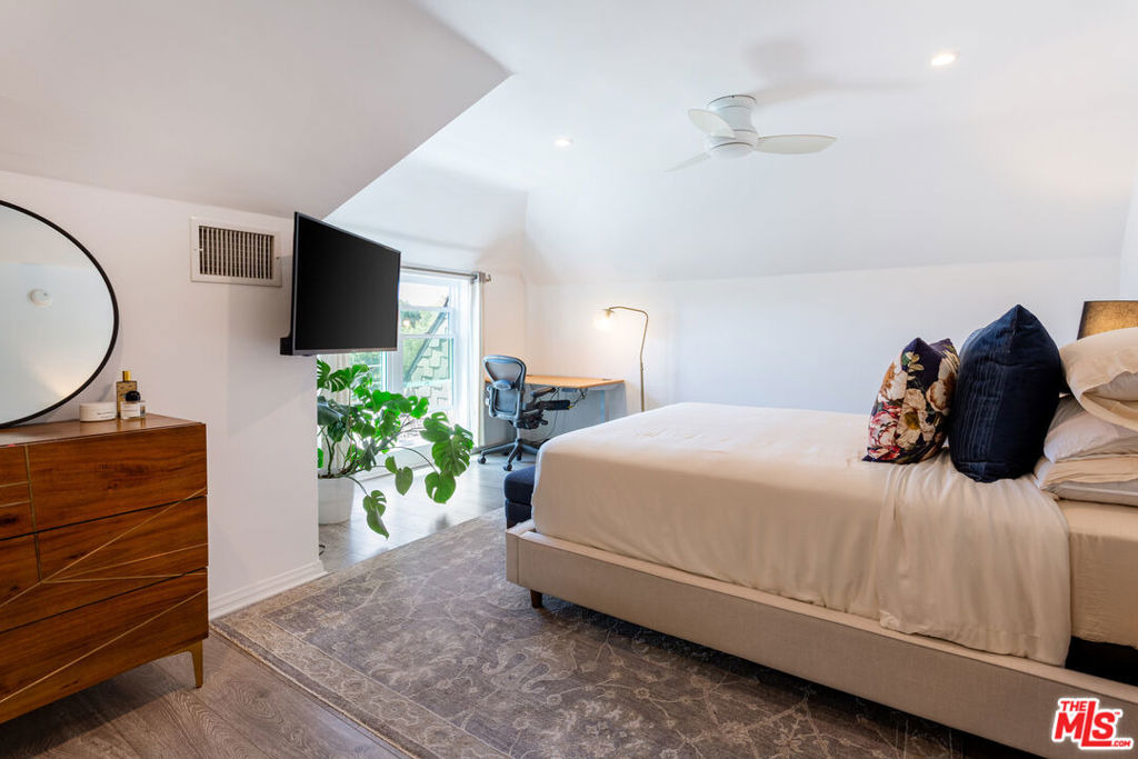 444 S Roxbury Drive - Photo 14
