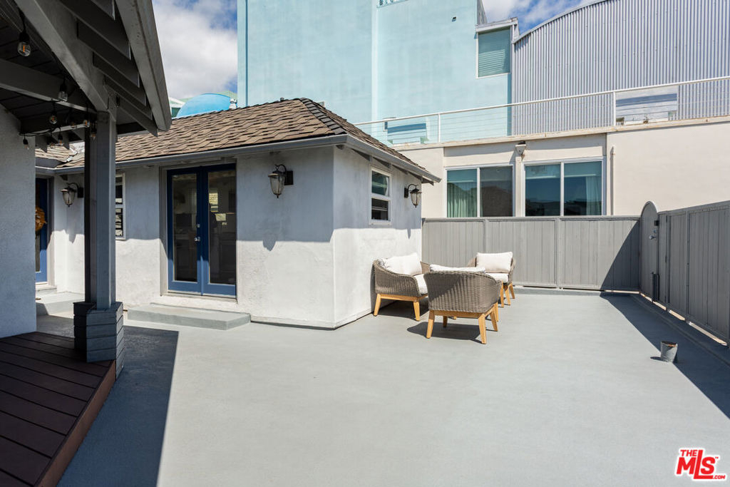 444 S Roxbury Drive - Photo 24