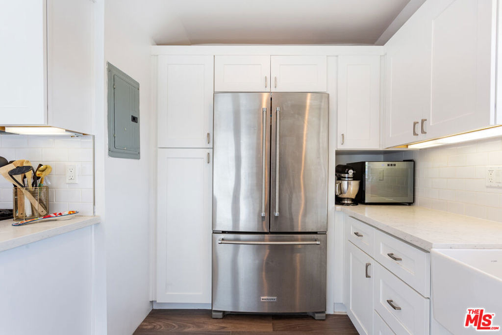 444 S Roxbury Drive - Photo 12