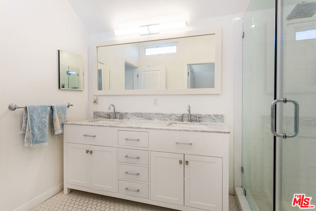 444 S Roxbury Drive - Photo 19