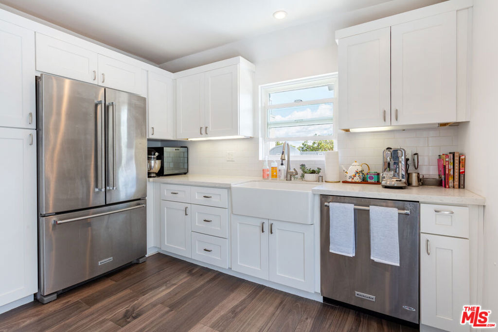 444 S Roxbury Drive - Photo 10